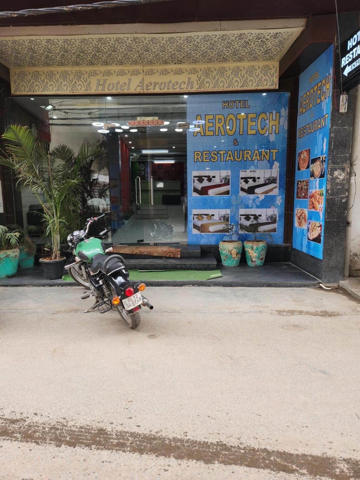 Hotel Aerotech Near Delhi Airport Ню Делхи Екстериор снимка